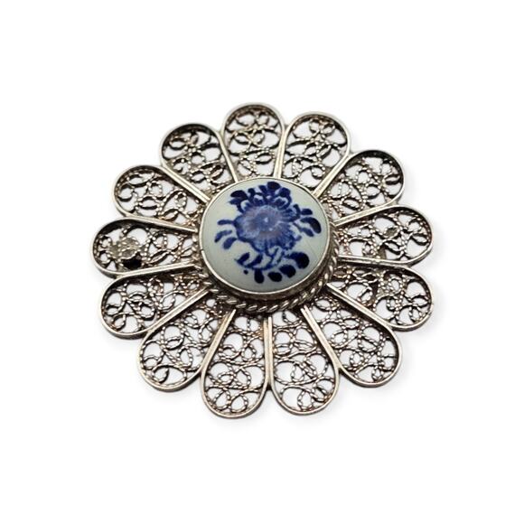 Blue & White Porcelain Delft Style Filigree Pin Vintage  Brooch - Picture 3 of 5
